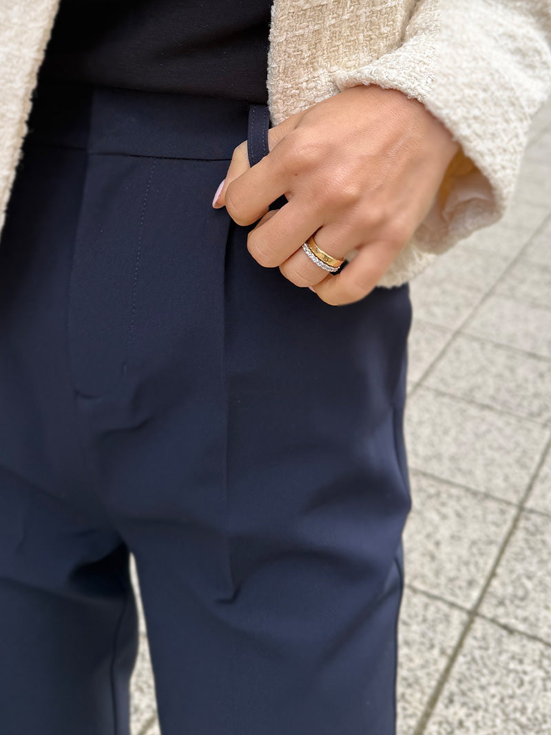 テーパードタックパンツRefine-ベルトループ付|小柄女性のために設計された美脚シルエット