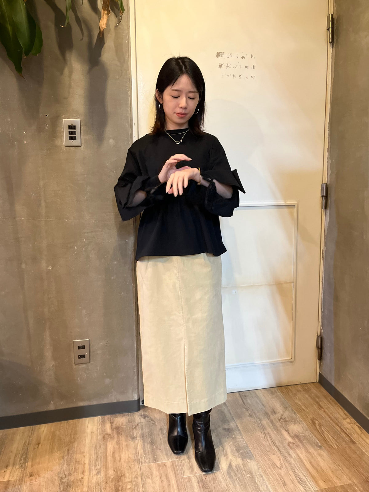 【体型カバーも叶う】低身長でもすっきり見え 袖フレアカットソー