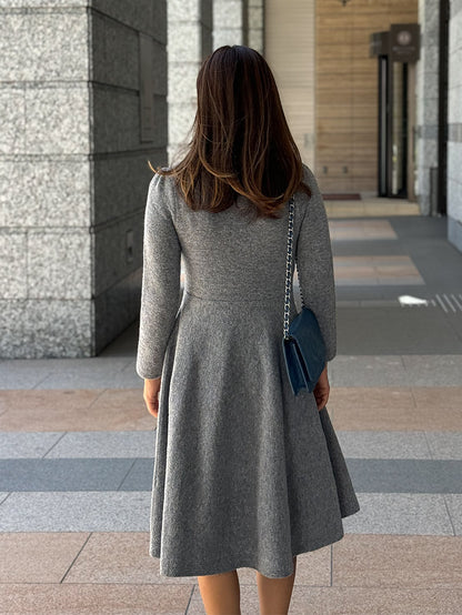 パールボタンニットワンピース｜designed with Akane